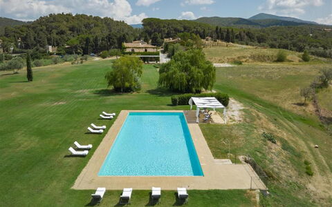 Villa Bagnoli: Cloud, Sky, Property, Building, Plant, Nature, Swimming Pool, Tree, Water, Land Lot