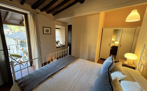 Casa Toto: Bed, Furniture, Bedroom, Interior Design, Floor, Bed Sheet, Bedding, Wood, Flooring, Room