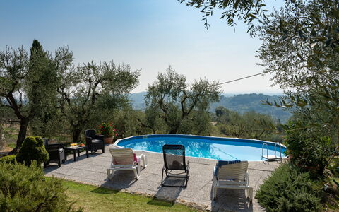 Casa Mimy: Water, Sky, Plant, Swimming Pool, Tree, Outdoor Furniture, Shade, Leisure, Real Estate, Landscape