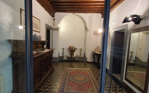 La Colonna: Picture Frame, Cabinetry, Houseplant, Building, Wood, Interior Design, Architecture, Flooring, Table, Floor