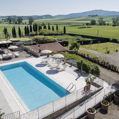 Anilde, Holiday Home with Pool, Wifi, Tuscany: Sky, Property, Plant, Swimming Pool, Water, Building, Tree, Leisure, Urban Design, Real Estate