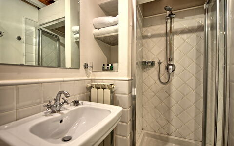 Villa Cona: Brown, Mirror, Tap, Plumbing Fixture, Sink, Bathroom Sink, Property, Shower Door, Bathroom, Interior Design