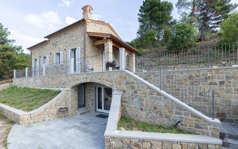 Villa Luana: Sky, Plant, Building, Window, Stairs, Tree, Cloud, House, Wall, Door
