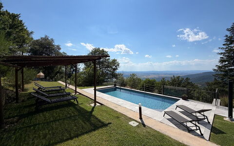 Villa Luana: Swimming Pool, Shade, Outdoor Furniture, Eco Hotel