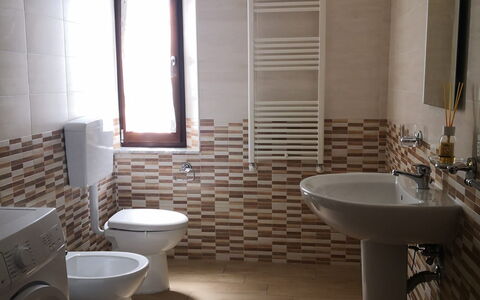 Franco House With Pool: Brown, Plumbing Fixture, Sink, Bathroom, Tap, Flooring, Floor, Wood, Plumbing, Toilet Seat