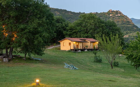 Villa Amiata: Plant, Sky, Building, Property, Ecoregion, Mountain, Window, Leaf, Tree, House