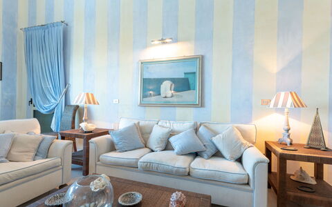 Accommodation:&nbsp;A 33 130.2