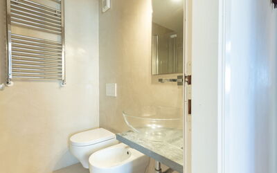 Accommodation:&nbsp;A 33 130.2
