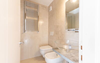 Accommodation:&nbsp;A 33 130.2