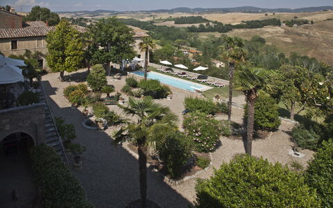 Villa Delle Palme: Sky, Property, Plant, Tree, Building, Urban Design, Residential Area, Landscape, Real Estate, City