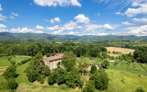 Casa Mirandola: Cloud, Sky, Plant, Property, Green, Mountain, Tree, Natural Landscape, Vegetation, Land Lot