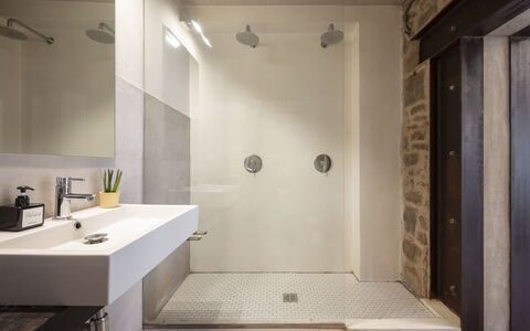 Mulino Morandi: Mirror, Tap, Plumbing Fixture, Sink, Bathroom, Bathroom Sink, Flooring, Floor, Wood