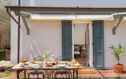 Villa Dei Tigli: Plant, Table, Property, Building, Furniture, Flowerpot, Wood, Interior Design, Shade, Outdoor Table