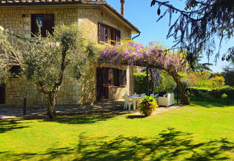 La Piccola Rocca: Plant, Building, Sky, Window, Flower, Tree, Cottage, Natural Landscape, Vegetation, House