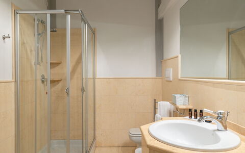 Appartamento Reale: Mirror, Tap, Property, Sink, Bathroom Sink, Plumbing Fixture, Bathroom, Wood, Building, Interior Design