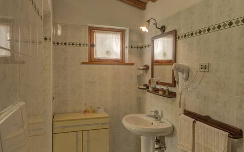 Leccino: Tap, Plumbing Fixture, Property, Sink, Mirror, Building, Interior Design, Bathroom Sink, Lighting, Bathroom