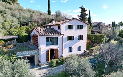 Villa La Corte In Lucca With Pool