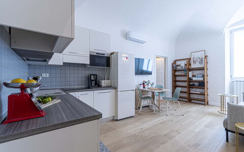 Atelier la Scala: Cabinetry, Furniture, Countertop, Kitchen, Kitchen Stove, Sink, Home Appliance, Kitchen Appliance, Building, Tap