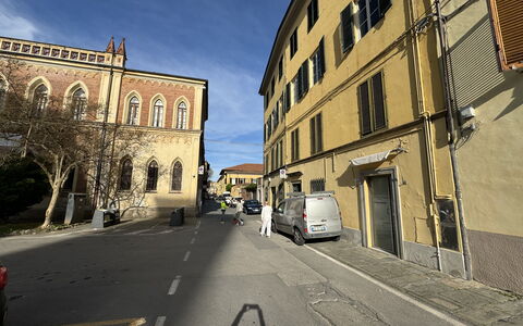 Piazza S. Romano: Window, Building, Cloud, Car, Vehicle, Sky, Road Surface, Asphalt, House, Residential Area