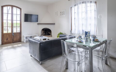 Dimora Del Capitano: Window, Houseplant, Table, Interior Design, Kitchen, Floor, Flooring, Real Estate, Cabinetry