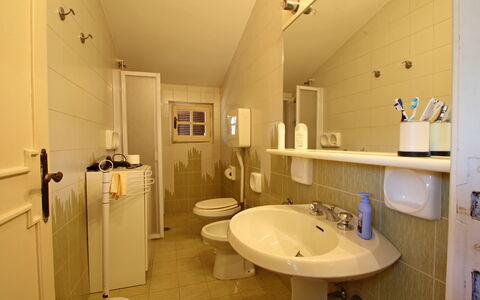 Villa Maddalena: Mirror, Tap, Plumbing Fixture, Sink, Property, Bathroom Sink, Bathroom, Purple, Interior Design, Lighting