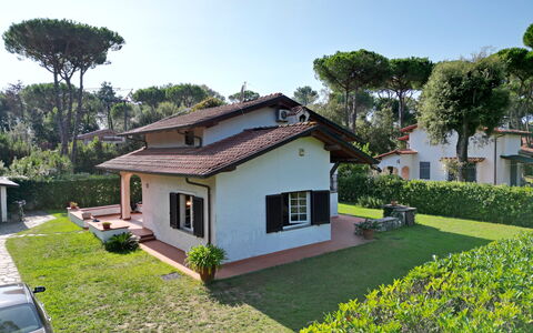 Villa Maddalena: Plant, Sky, Building, Property, Window, Tree, House, Land Lot, Vehicle, Grass