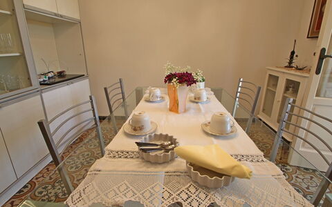 Casa Leonardo: Tableware, Property, Furniture, Table, Dishware, Building, Interior Design, Lighting, Tablecloth, Wood