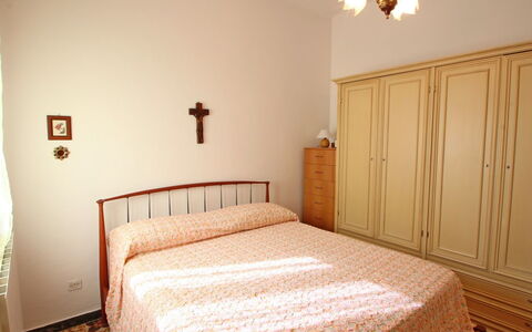 Casa Leonardo: Furniture, Property, Building, Comfort, Wood, Bed Frame, Bed, Textile, Lighting, Interior Design