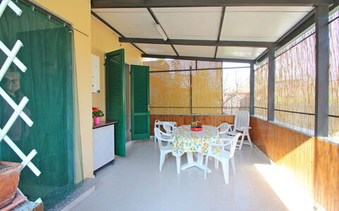 Casa Leonardo: Table, Furniture, Building, Chair, Wood, Shade, Interior Design, Floor, Living Room, Plant