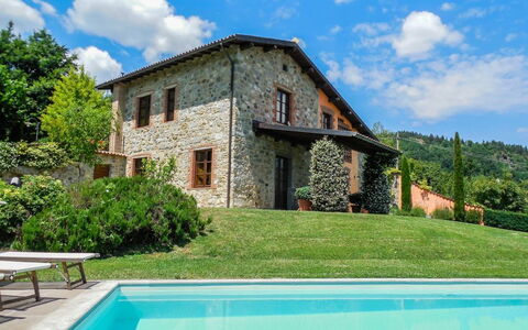 Villa Gelsomino: Cloud, Sky, Water, Plant, Building, Property, Green, Blue, Azure, Tree