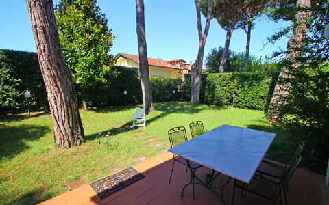 Casa La Pineta: Plant, Property, Building, Sky, Tree, Shade, Table, Outdoor Furniture, Grass, House