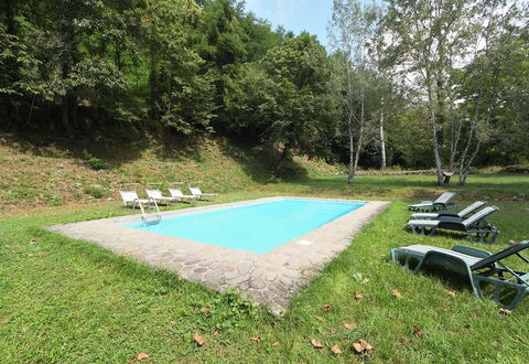 Villa Del Mulino: Plant, Shade, Land Lot, Sky, Grass, Groundcover, Swimming Pool, Leisure, Outdoor Furniture, Tree
