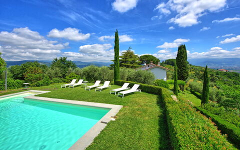Villa Mami: Cloud, Sky, Water, Plant, Daytime, Green, Blue, Azure, Swimming Pool, Natural Landscape