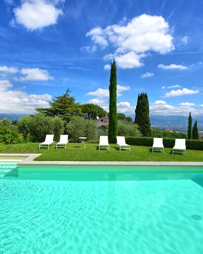 Villa Mami: Water, Cloud, Sky, Green, Blue, Swimming Pool, Azure, Plant, Natural Landscape, Rectangle