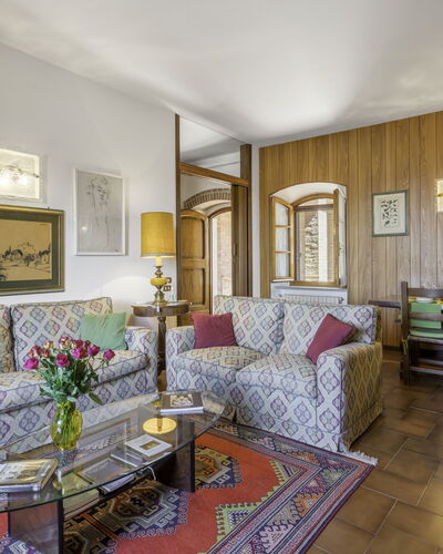 Casa Martina, Piazza Delle Erbe, San Gimignano: Furniture, Interior Design, Flooring, Couch, Floor, Room, Ceiling, Table, Living Room, Lighting