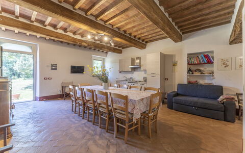 Le Casaline Di Sopra, Massa Marittima: Table, Furniture, Property, Couch, Houseplant, Wood, Window, Interior Design, Flooring, Floor