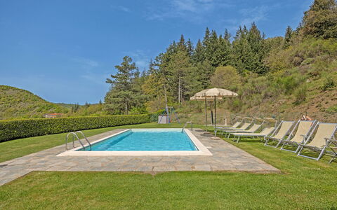 La Montanina: Sky, Plant, Water, Azure, Cloud, Swimming Pool, Land Lot, Tree, Grass, Shade