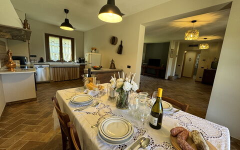 Casa Viviani: Food, Table, Tableware, Furniture, Bottle, Plate, Interior Design, Tablecloth, Chair, Dishware