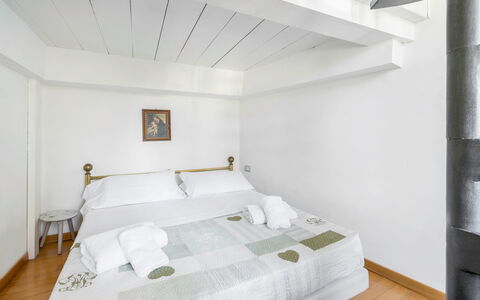 Belle Donne Apartment, Tornabuoni, Florence, Wifi: Property, Building, Comfort, Wood, Interior Design, Flooring, Floor, House, Bed