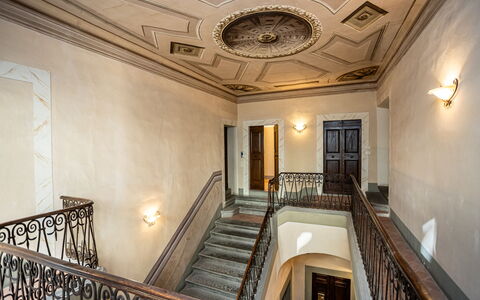 Appartamento Vagnucci: Property, Picture Frame, Light, Wood, Stairs, Lighting, Interior Design, Architecture, Hall, Building