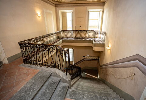 Appartamento Vagnucci: Property, Stairs, Wood, Interior Design, Building, Floor, Window, Flooring, Baluster