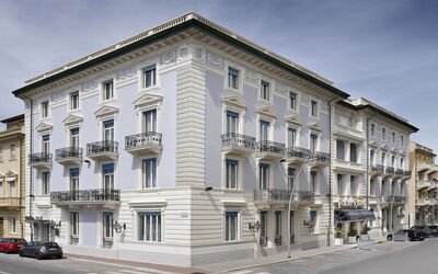 Boheme With Beach & Breakfast Included