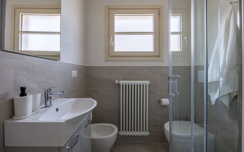 Villacolle 1, Poggio a Caiano, Hot Tub, Wifi, Ac: Plumbing Fixture, Tap, Sink, Property, Bathroom Sink, Window, Bathroom, Building, Interior Design