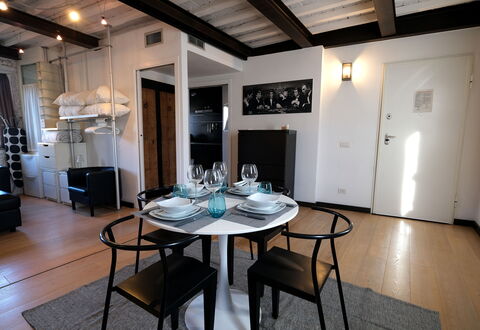 Appartamento La Camera Chiara: Table, Furniture, Wood, Lighting, Building, Interior Design, House, Hall, Flooring, Floor