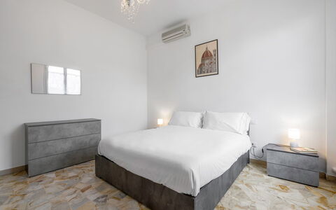 Romina Apartment, Florence, Campo Marte: Floor, Flooring, Interior Design, Apartment, Ceiling, Bedroom, Bed, Bedding, Hotel