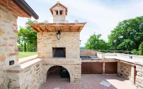La Capanna, Borgo Campassini, Monteriggioni: Brick, Brickwork, Garden, Landscaping, Outdoor Structure, Masonry Oven