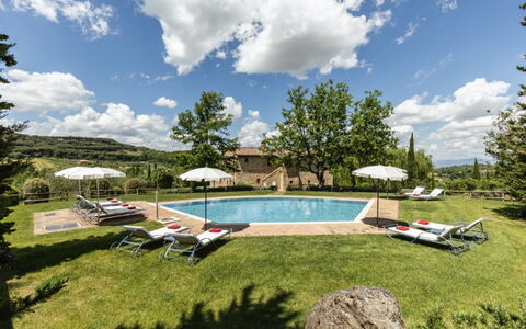 Podere Monti: Estate, Meadow, Garden, Lawn, Farmhouse, Eco Hotel, Villa, Landscaping, Hacienda