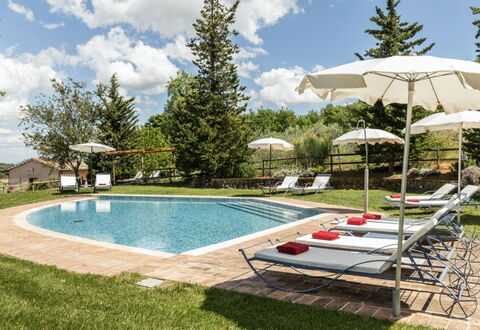 Podere Monti: Swimming Pool, Furniture, Outdoor Furniture, Sunlounger, Resort, Garden, Chair, Umbrella, Shade, Eco Hotel