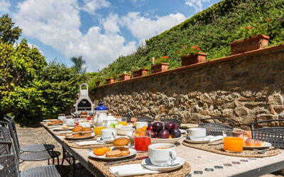 Villa Cerreta: Swimming Pool, Outdoor Furniture, Resort, Flowerpot, Garden, Eco Hotel, Houseplant, Yard, Sunlounger, Outdoor Table