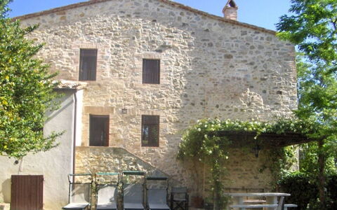 Borgo di Fighine: Wall, Building, Window, House, Home, Human Settlement, Cottage, Rural Area, Estate, Farmhouse